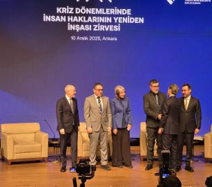 خلال مؤتمر TİHEK بأنقرة "هند رجب" تدعو القيادة التركية لملاحقة مرتكبي جرائم غزة