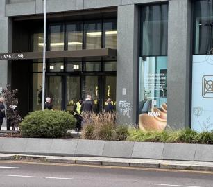 يستثمر في "إلبيت"! نشطاء يستهدفون بنك "نيويورك ميلون" في مانشستر