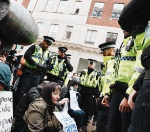 تخللها اعتقالات ..قمع احتجاجات مؤيدة لـ"حركة فلسطين" في ليدز ونورثامبتون