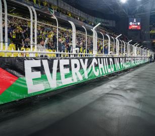 "إذا بكى طفل فلا أهمية للجغرافيا"