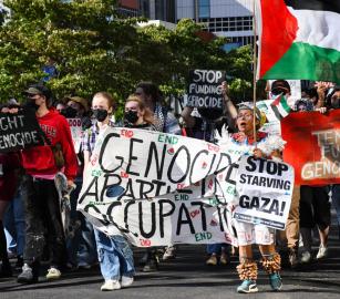 مسيرة طلابية في معبد تيمبل ضد استثمارات الجامعة في "إسرائيل"