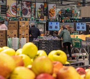 فرنسا تعاقب متضامنًا عطّل “طواف فرنسا” رفضًا لمشاركة الاحتلال