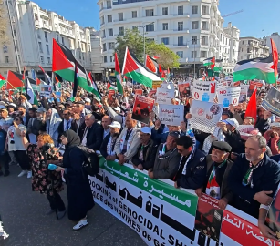 استمرار السماح للسفن المحملة بالعتاد العسكري والموجهة إلى الاحتلال بالعبور عبر موانئنا المغربية