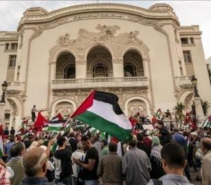 “الشعب يريد تحرير فلسطين” .. وقفة تضامنية في تونس نصرًة لغزة