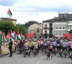 يُشارك فيه فريق إسرائيلي ..اختراق إذاعة سباق "فويلتا" إسبانيا لبث شعارات مؤيدة لفلسطين