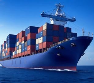 تُسلح الإبادة ..مطالبات بوقف سفينة “هولجر جي” المحملة بمعدات عسكرية