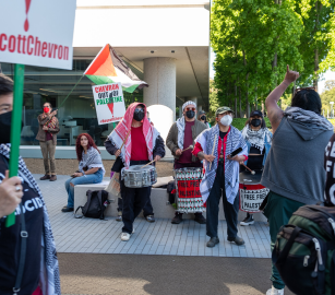 اعتصام أمريكي أمام محطة “شيفرون” تنديدًا بدعمها للإبادة