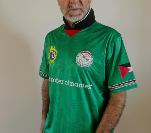 كانتونا يقود حملة بيع قمصان دعمًا لمخيم “عايدة” ببيت لحم