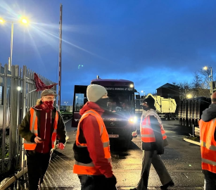 احتجاجات تعطل حركة الشاحنات ببريطانيا تنديدًا بالاستثمار الداعم للاحتلال