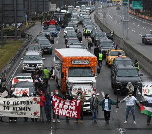 احتجاجات في نيويورك ضد فعالية تروج لتجنيد المستوطنين