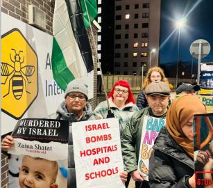 "إسرائيل تقصف المستشفيات" نشطاء مستمرون بالتضامن مع فلسطين في تيمسايد