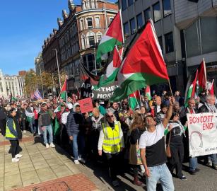 دعمًا لفلسطين احتجاج في بلفاست رفضًا للدور الأمريكي في النزاعات الدولية