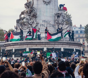 احتجاجات فرنسية ضد مشروع قانون يقيد التضامن مع فلسطين