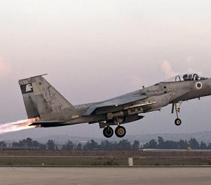 بـ8.6 مليار دولا "البنتاغون" يعلن عقد بوينغ لإنتاج 25 طائرة إف-15 للاحتلال