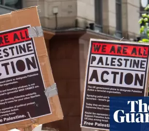 حملوا لافتات دعم لـ "حركة فلسطين" .. غرامات بدل المحاكمة لمتظاهرين داعمين لفلسطين ببريطانيا