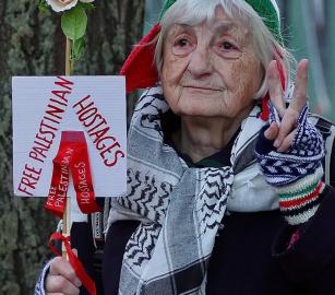 مطالبة بالإفراج عن أبو صفيه .. تظاهرة في كوبنهاغن تضامنًا الأسرى الفلسطينيين