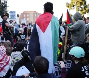 في مدينة نيويورك مجموعة من المعلمين يخططون لعقد ندوة تعليمية حول فلسطين