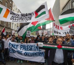 في دبلن.. مظاهرة تطالب بمعاقبة الاحتلال ووقف تجارة السلاح