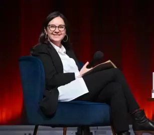 تشرعن الإبادة..  دعوات لإلغاء فعالية لمحررة في "CBS” بجامعة كاليفورنيا