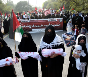 احتجاج في الباكستان ضد الخطة الأمريكية لحكم غزة