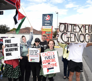 احتجاج أسترالي أمام محطة “كالتكس” المزودة للاحتلال بالطاقة