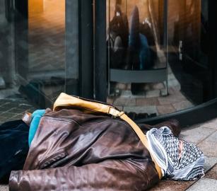 تستثمر بالإبادة.. احتجاج أمام مقر شركة "جي بي مورغان" بغلاسكو