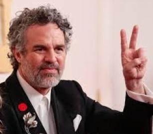 "مارك روفالو" وفنانون عالميون يطالبون بوقف جرائم الاحتلال