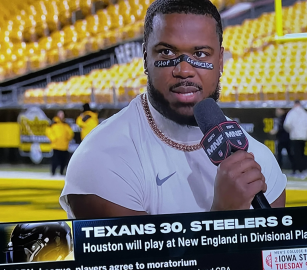 لفتة تضامنية من اللاعب عزيز الشاعر للمطالبة بوقف الإبادة