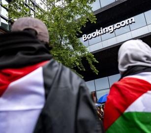 تروج للمستوطنات.. احتجاج أمام "بوكينغ" في بريطانيا