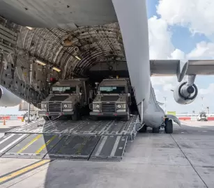 "غزة ما زالت تُقصف" ..دعوة لمراسلة مطار "أوكلاند" لوقف شحنات "إف-35" للاحتلال