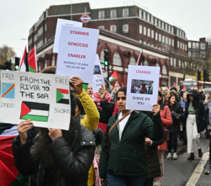 وقفة أسبوعية أمام السفارة الأمريكية في بريطانيا