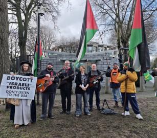 الأسبوع 103 على التوالي.. احتجاج تضامني مع فلسطين أمام السفارة الأمريكية في دبلن