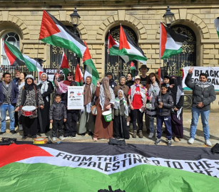 احتجاج أسبوعي في “بلاكبيرن” دعمًا لفلسطين