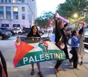 أنصار فلسطين يواجهون نائب "ترامب" في واشنطن.. الشرطة تعتقل  موظفي "مايكروسوفت" باليوم الثاني للمخيم