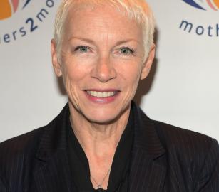 آني لينوكس..ما يحدث في غزة إبادة جماعية ، لا يحتمل التأويل"