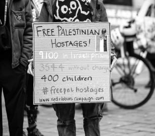 مسيرة في نيوكاسل تطالب بالإفراج عن المعتقلين الفلسطينيين