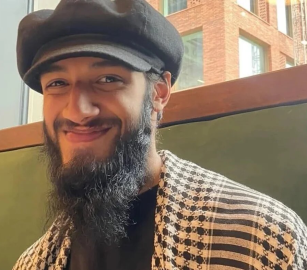 الناشط “عمر خالد ينهي” إضرابه عن الطعام بعد تدهور صحته