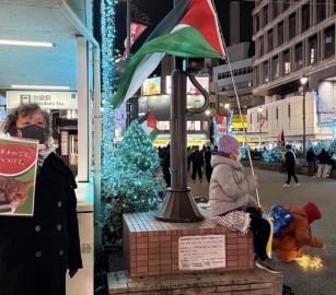 طوكيو تنتفض لفلسطين.. مظاهرة أسبوعية قرب محطة إيكيبوكور