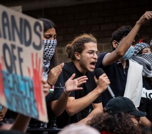 احتجاج طلابي وعمالي في كلية كينغز بلندن تضامناً أسامة غانم