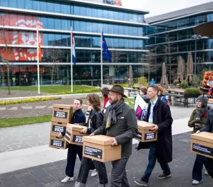 يمول الإبادة..  استهداف بنك “ING” بهولندا