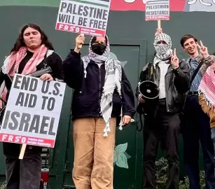 "اسحبوا الاستثمارات "  طالب في جامعة أمريكية يحتلون المبنى الإداري