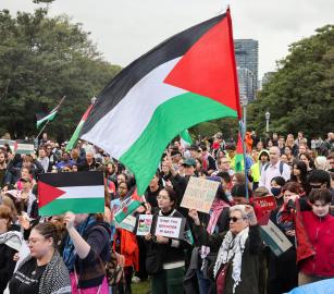 احتجاجات تضامنية تجوب عدة دول نصرةً لفلسطين