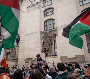 تعليق محاكمات المتهمين بدعم "حركة فلسطين"