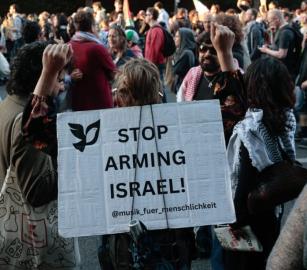 في بلجيكا ..إضراب عمال “إف إن هيرستال” احتجاجًا على زيارة ملحق عسكري إسرائيلي