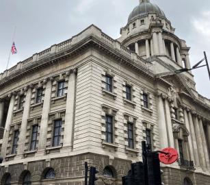 يزود الاحتلال بمكونات F-35 أربعة متهمين باقتحام مصنع "ولفرهامبتون" يمثلون أمام المحكمة