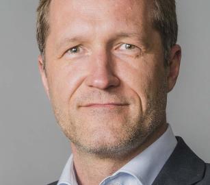 زعيم الحزب الاشتراكي البلجيكي:يجب أن نقول لا لحرب ترامب ضد إيران، ولا لمشاركة واحد من جنودنا البلجيكيين