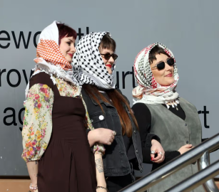 توجيه تهم لناشطات استهدفنَ مصنعًا يسلح الاحتلال