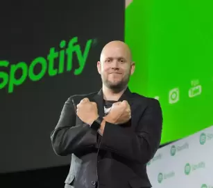 تتربح من قمع المتضامنين! دعوات لمقاطعة “سبوتيفاي” بسبب إعلانات لإدارة الهجرة والجمارك