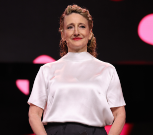 وافقت على دعم غزة..  التحريض يفشل بإبعاد مديرة مهرجان ألماني عن منصبها