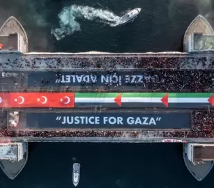 "لا لموانئ الإبادة"  احتجاج في إسطنبول تنديد بعبور سفن نفط للاحتلال